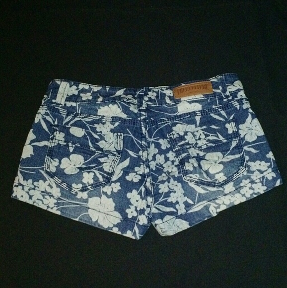 Free Culture Jeans - Indigo Denim Floral Shorts - Picture 2 of 7